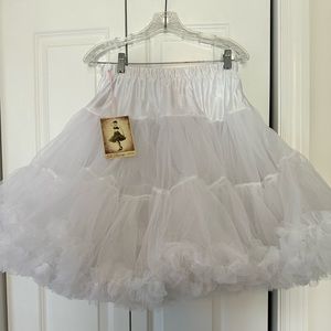 1950s White retro style ruffled Petticoat Crinoline from Hell Bunny